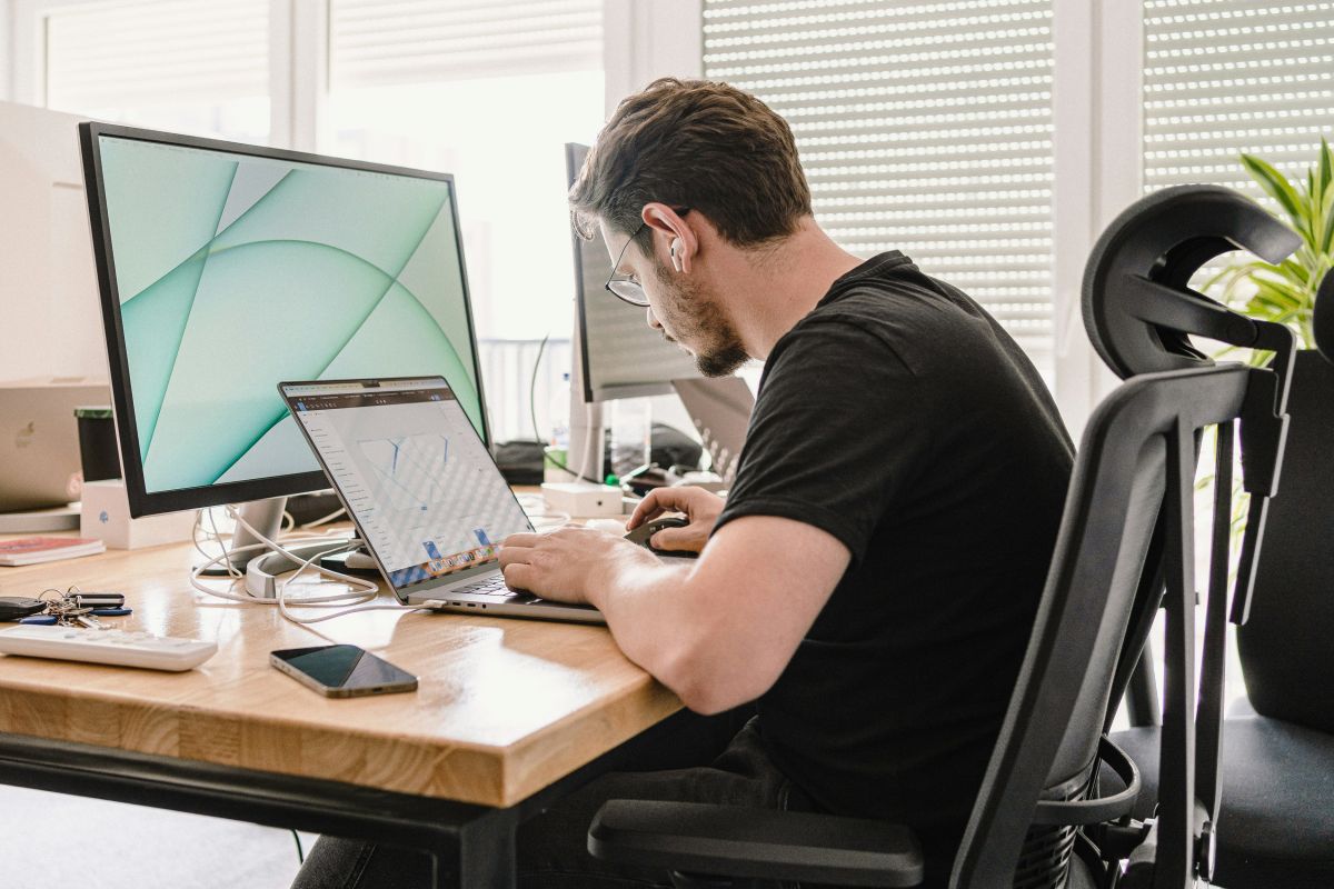 SEO-продвижение с ИИ: как применить метод «Они спрашивают, вы отвечаете» для видимости сайта
